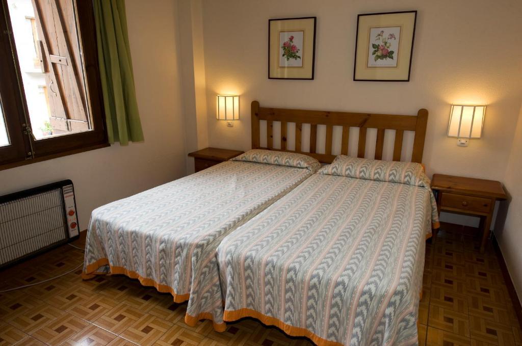 Apartamentos Pessets Adelaida Sort Quarto foto